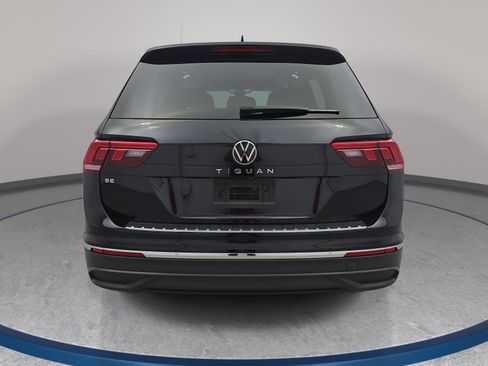 Used 2023 Volkswagen Tiguan SE w/ Panoramic Sunroof Package FWD image 6