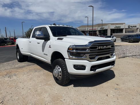 Used 2018 RAM 3500 Laramie AWD/4WD image 7