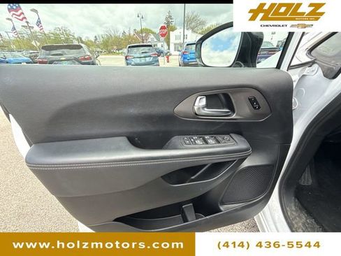 Used 2025 Chrysler Pacifica Select FWD image 21