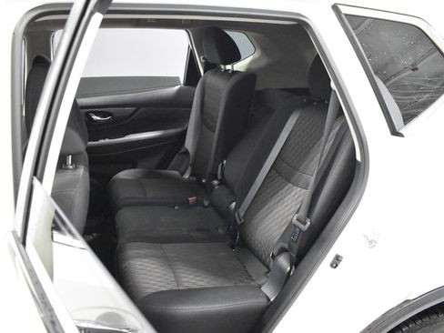 Used 2020 Nissan Rogue SV FWD image 28