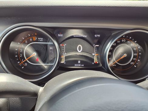 Used 2023 Jeep Gladiator Sport AWD/4WD image 13