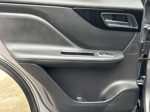 Used 2020 Jaguar F-PACE Premium image 22