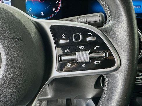 Used 2020 Mercedes-Benz GLB 250 4MATIC image 8