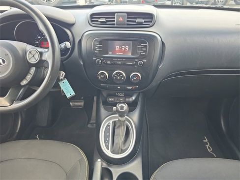 Used 2015 Kia Soul + image 11