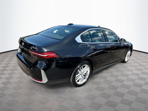 Used 2024 BMW 530i w/ Premium Package image 8