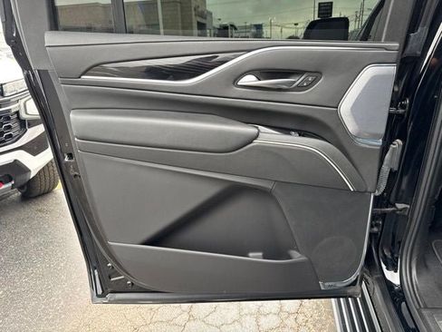 Used 2023 Cadillac Escalade ESV V AWD/4WD image 17