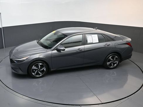 Used 2023 Hyundai Elantra SEL w/ Convenience Package FWD image 19
