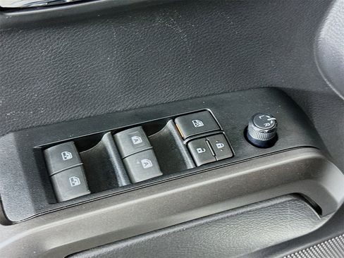 Used 2022 Toyota Tacoma TRD Off-Road image 18