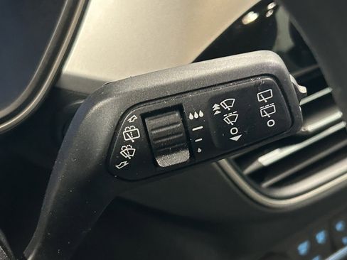 Used 2020 Ford Escape SE image 25