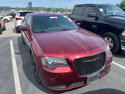 Used 2022 Chrysler 300 S RWD image 2