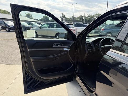 Used 2019 Ford Explorer XLT w/ Equipment Group 202A FWD image 10