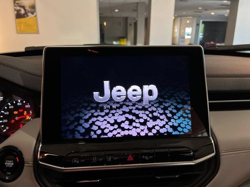 Used 2025 Jeep Compass Limited AWD/4WD image 16