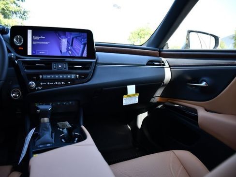 New 2025 Lexus ES 300h w/ Luxury Package image 21