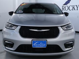 Used 2024 Chrysler Pacifica Touring-L video 2