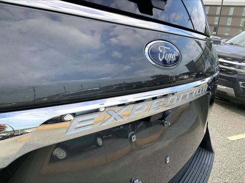 Used 2020 Ford Expedition Limited w/ Equipment Group 302A AWD/4WD image 30