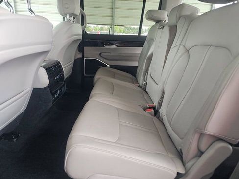 Used 2024 Jeep Wagoneer 4WD w/ Premium Group I image 19
