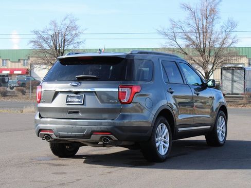 Used 2018 Ford Explorer XLT w/ Equipment Group 202A image 6