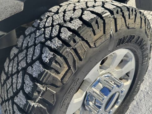 Used 2023 Ford F250 XLT w/ FX4 Off-Road Package image 33