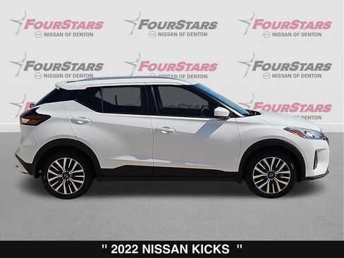 Used 2022 Nissan Kicks SV FWD image 3