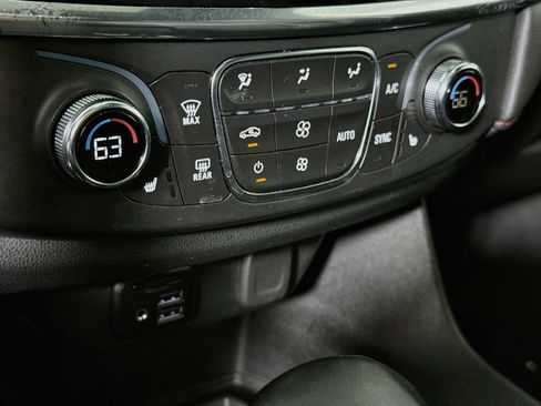 Used 2023 Chevrolet Traverse RS AWD/4WD image 7