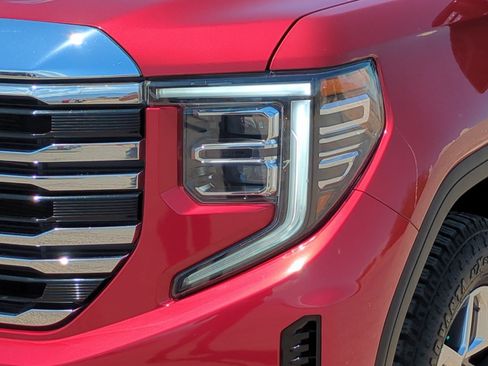 Used 2023 GMC Sierra 1500 SLT w/ SLT Premium Plus Package AWD/4WD image 9