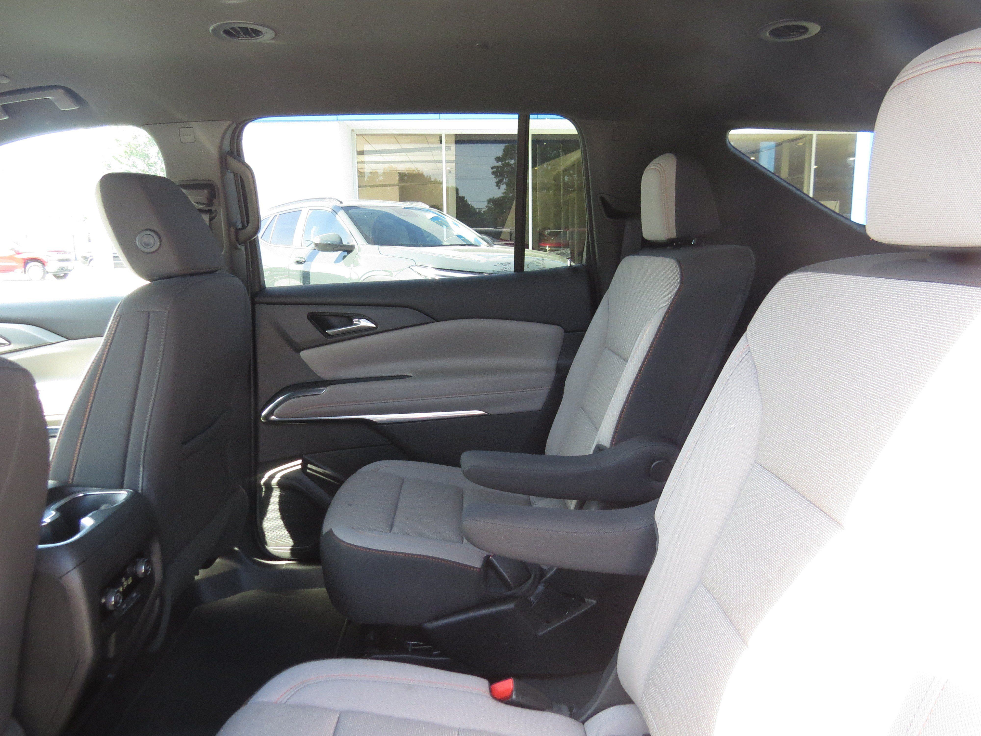Used 2026 Chevrolet Traverse LT w/ Driver Confidence Package FWD image 39