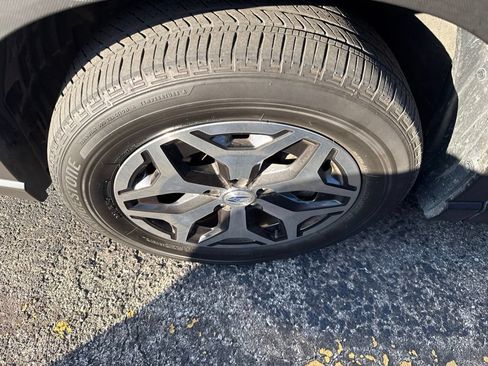 Used 2023 Subaru Forester Premium AWD/4WD image 8