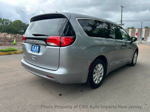 Used 2020 Chrysler Voyager L FWD image 9