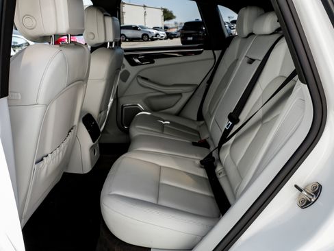 Used 2017 Porsche Macan S image 40