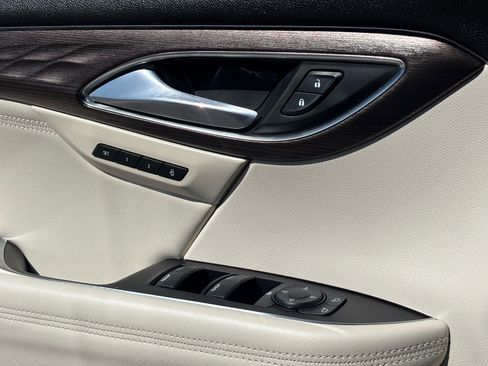 Used 2023 Buick Envision Avenir image 24