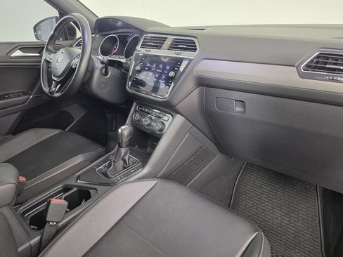 Used 2020 Volkswagen Tiguan SE R-Line FWD image 32