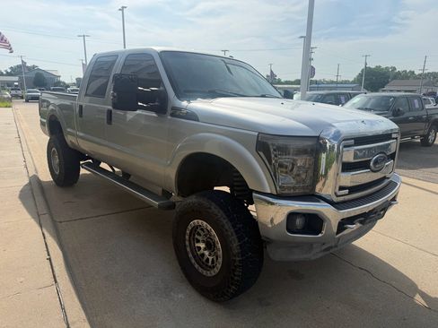 Used 2013 Ford F250 XLT w/ Chrome Pkg AWD/4WD image 6