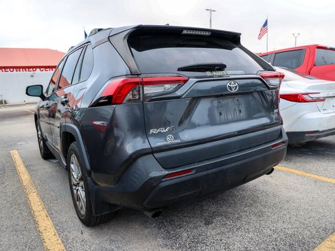 Used 2020 Toyota RAV4 XLE Premium FWD image 9
