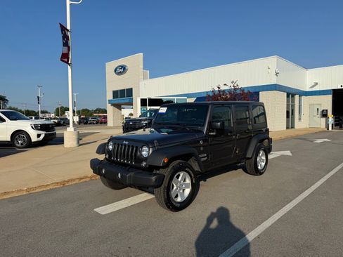 Used 2017 Jeep Wrangler Unlimited Sport w/ Quick Order Package 24S AWD/4WD image 3