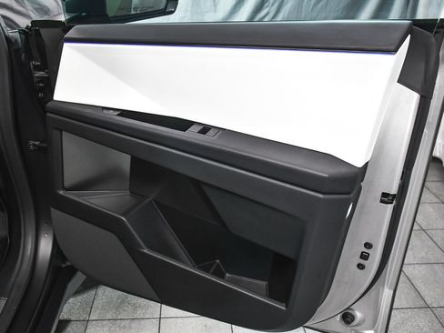 Used 2024 Tesla Cybertruck Cyberbeast AWD/4WD image 23