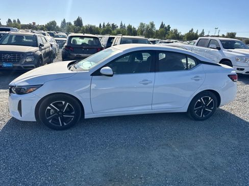 Used 2025 Nissan Sentra SV FWD image 8