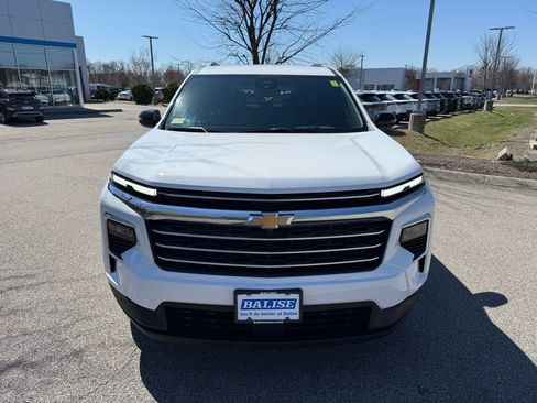 Used 2025 Chevrolet Traverse LT image 8
