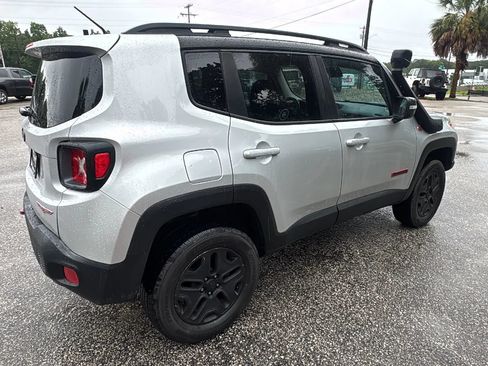 Used 2017 Jeep Renegade Trailhawk AWD/4WD image 8
