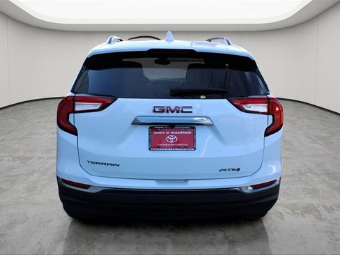 Used 2024 GMC Terrain AT4 image 4