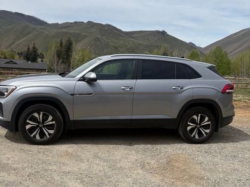 Certified 2024 Volkswagen Atlas Cross Sport SE AWD/4WD image 3