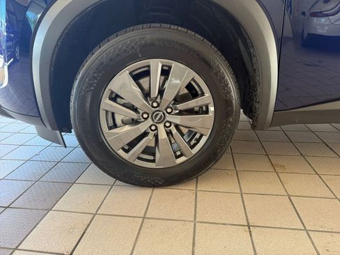 Used 2025 Nissan Pathfinder SV image 23