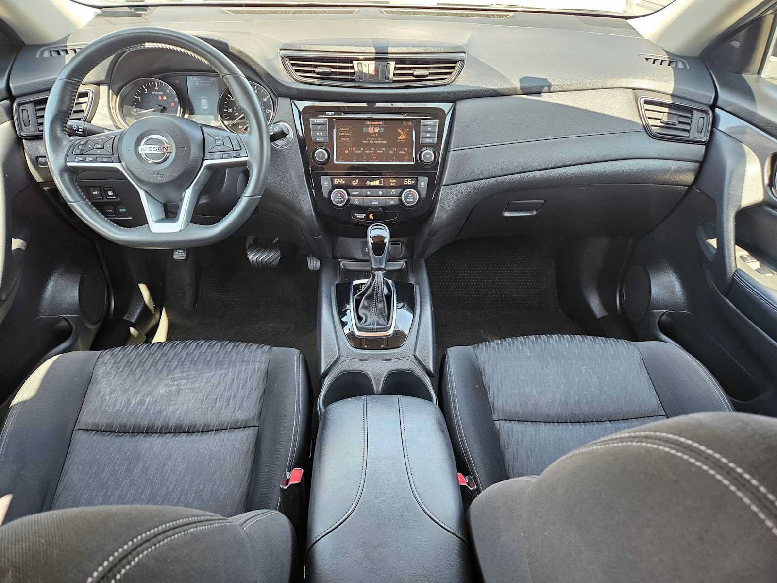 Used 2018 Nissan Rogue SV FWD image 15