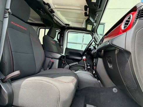 Used 2018 Jeep Wrangler Unlimited Rubicon AWD/4WD image 8