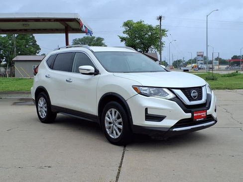 Used 2018 Nissan Rogue SV image 9
