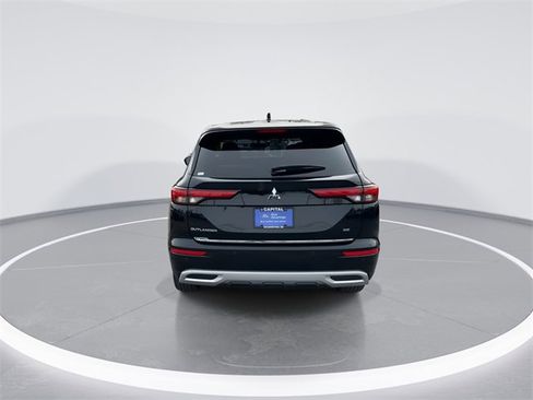 Used 2023 Mitsubishi Outlander SE image 6