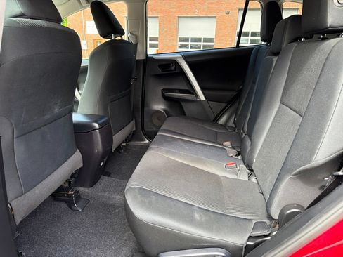 Used 2018 Toyota RAV4 LE AWD/4WD image 26