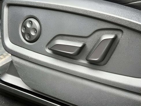 Used 2022 Audi SQ5 Premium Plus w/ Premium Plus Package image 38