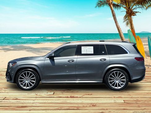 Used 2025 Mercedes-Benz GLS 450 4MATIC image 3