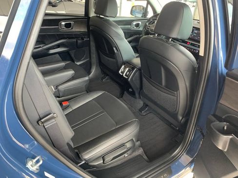 Used 2025 Kia Sorento SX AWD/4WD image 17