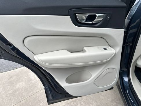 Certified 2025 Volvo XC60 T8 Plus w/ Protection Package Premier AWD/4WD image 33